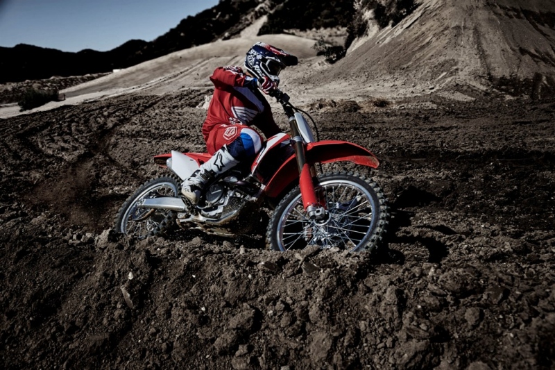 Honda CRF 450 R 2017: oficiálně představena - 10 - 1 Honda 2017 CRF 450 R18