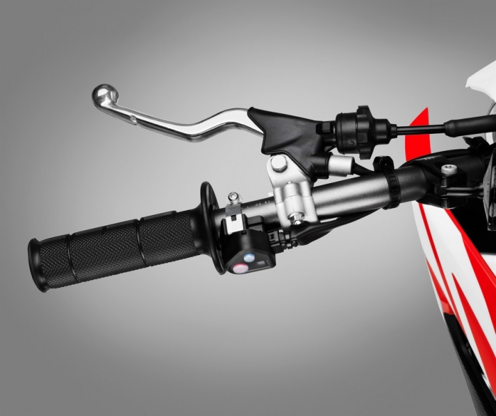 Honda CRF250R 2018: s elektrickým startérem - 22 - 1 Honda 2018 CRF 250 R24