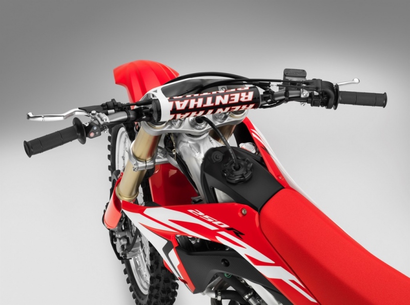 Honda CRF250R 2018: s elektrickým startérem - 26 - 1 Honda 2018 CRF 250 R41