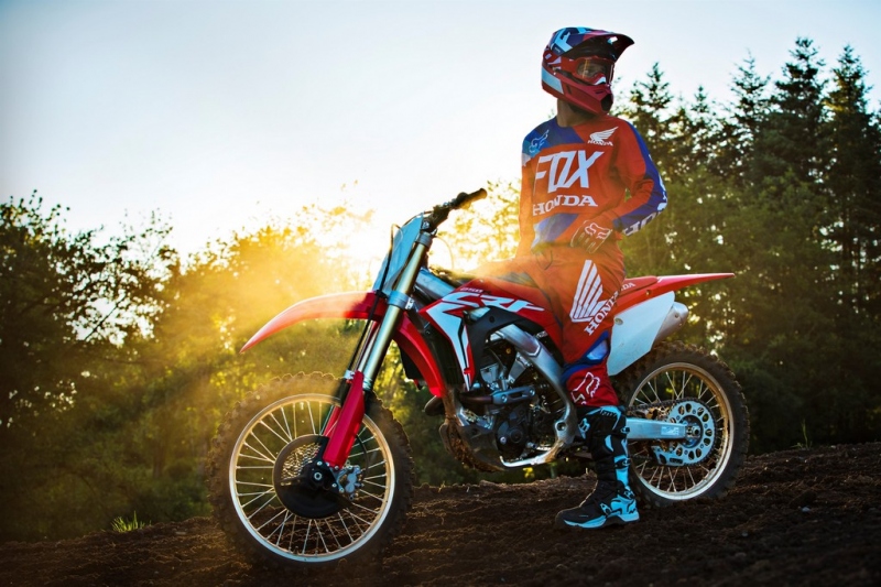 Honda CRF250R 2018: s elektrickým startérem - 13 - 1 Honda 2018 CRF 250 R8