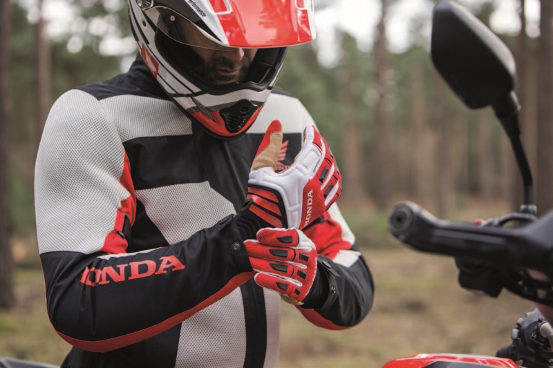 Honda Africa Twin představuje svoji kolekci oblečení - 1 - 1 Honda Africa Twin obleceni6
