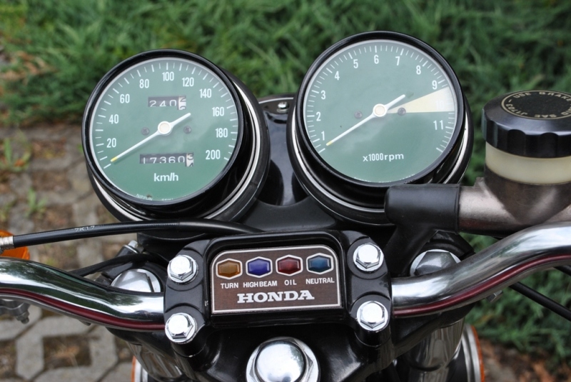 Test Honda CB1100 EX: povedené retro - 8 - Honda CB1100EX a CB750Four Honda CB1100 EX a CB750Four10