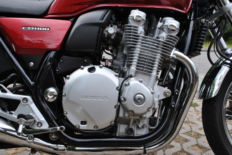Test Honda CB1100 EX: povedené retro - 17 - Honda CB1100EX a CB750Four Honda CB1100 EX a CB750Four19