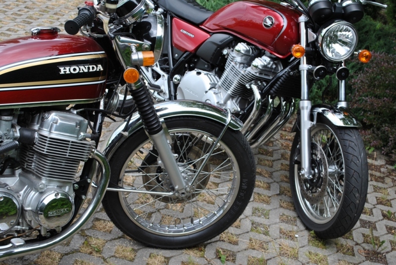 Test Honda CB1100 EX: povedené retro - 28 - Honda CB1100EX a CB750Four Honda CB1100 EX a CB750Four30