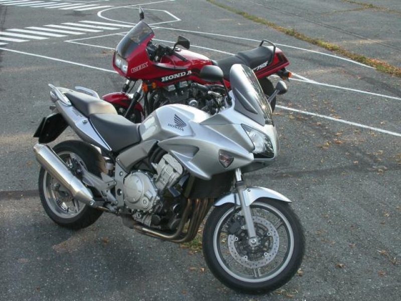 Test Honda CBF 1000: větší brácha - 1 - Honda CBF 1000 03
