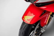 1 Honda CBR1000RR-R Fireblade SP John McGuinness 30th Anniversary Replica (5)