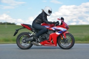 1 Honda CBR650R 2024 E-Clutch (3)