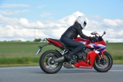 1 Honda CBR650R 2024 E-Clutch (4)