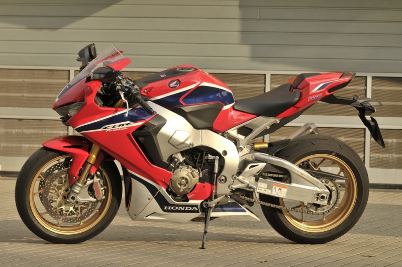 Test Honda CBR 1000 RR Fireblade SP 2017: tohle je pravý motosport - 22 - 1 Honda CBR 1000 RR fireblade test (12)