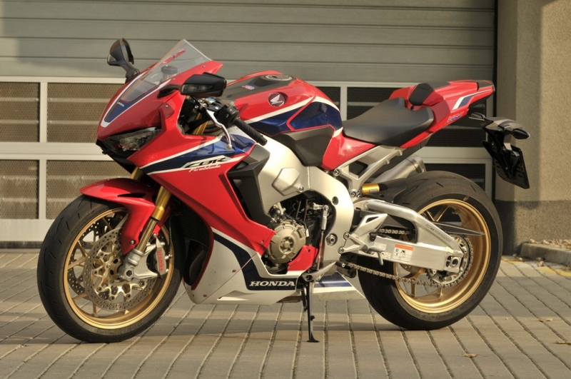Test Honda CBR 1000 RR Fireblade SP 2017: tohle je pravý motosport - 21 - 1 Honda CBR 1000 RR fireblade test (16)
