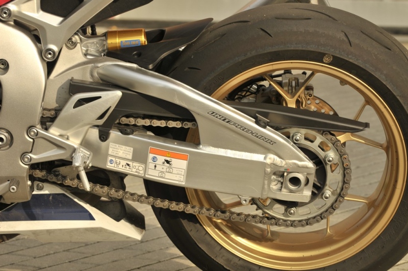 Test Honda CBR 1000 RR Fireblade SP 2017: tohle je pravý motosport - 26 - 1 Honda CBR 1000 RR fireblade test (9)