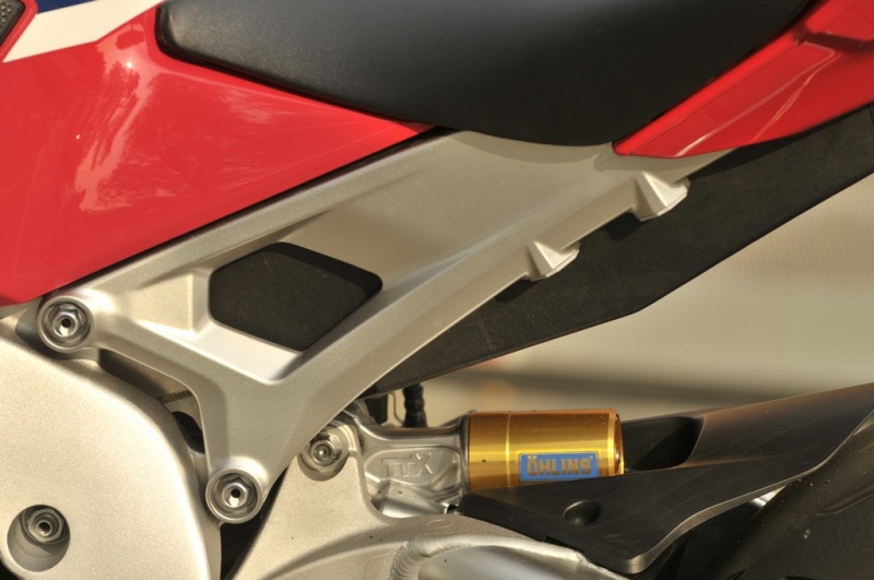 Test Honda CBR 1000 RR Fireblade SP 2017: tohle je pravý motosport - 29 - 1 Honda CBR 1000 RR fireblade test (23)