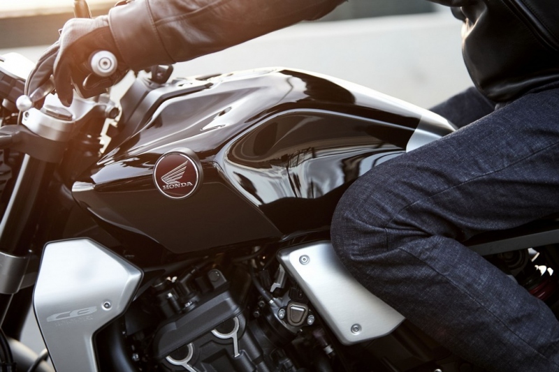 Honda CB 1000 R 2018: nový design a motor z Fireblade - 10 - 1 Honda CB 1000 R (11)