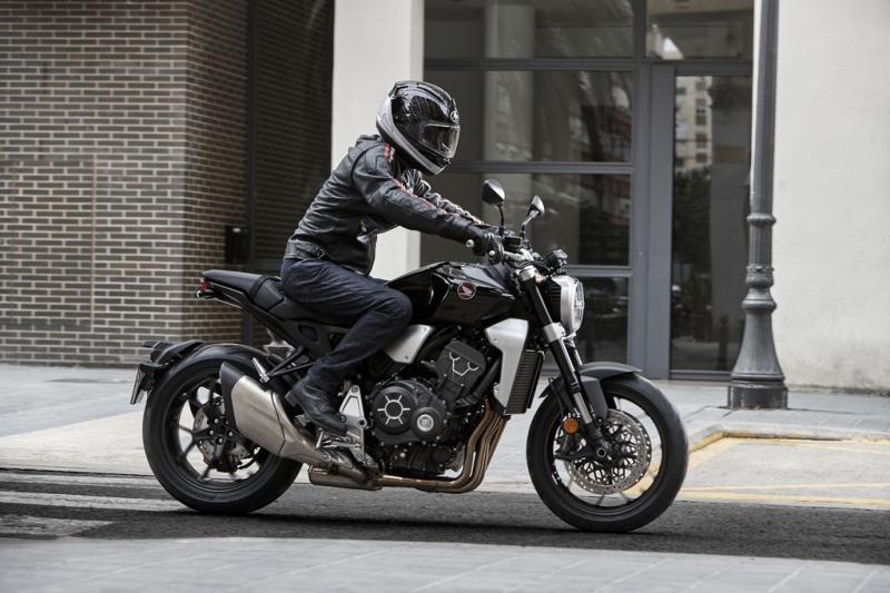 Honda CB 1000 R 2018: nový design a motor z Fireblade - 7 - 1 Honda CB 1000 R (8)