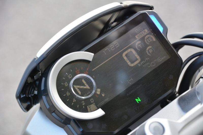 Test Honda CB 1000 R Plus: nahatý chuligán  - 27 - 1 Honda CB 1000 R test (1)