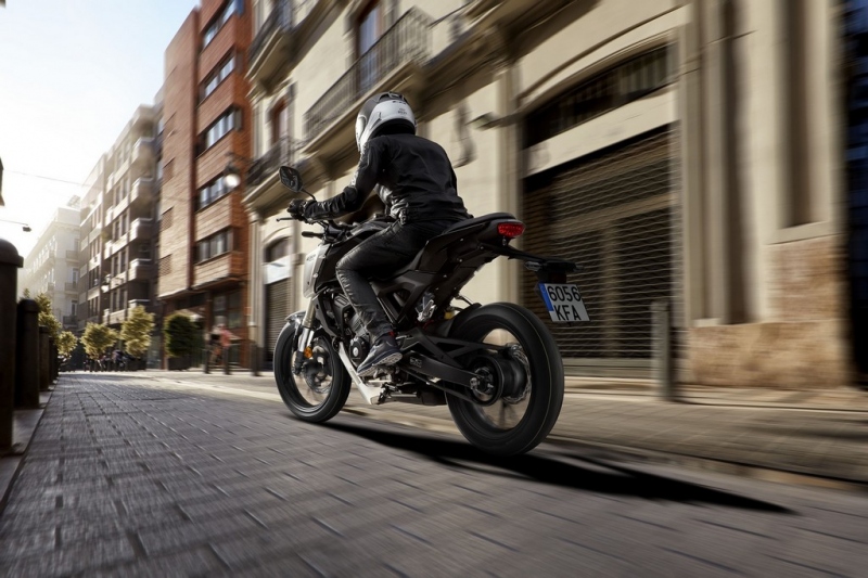 Honda CB 125 R a CB 300 R: Neo Sports Café - 3 - 1 Honda CB 125 R (2)