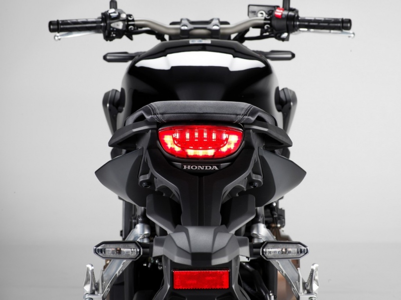 Honda CB650R: klasický styl naháče - 28 - 1 Honda CB 650 R (27)
