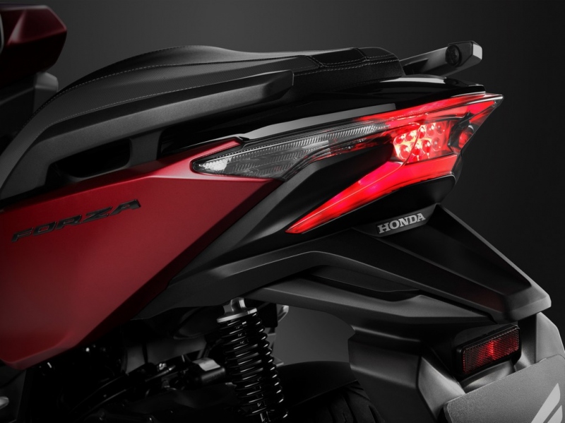 Honda Forza 125 2018: s elektrickým štítem - 25 - 1 Honda Forza 125 2018 (26)