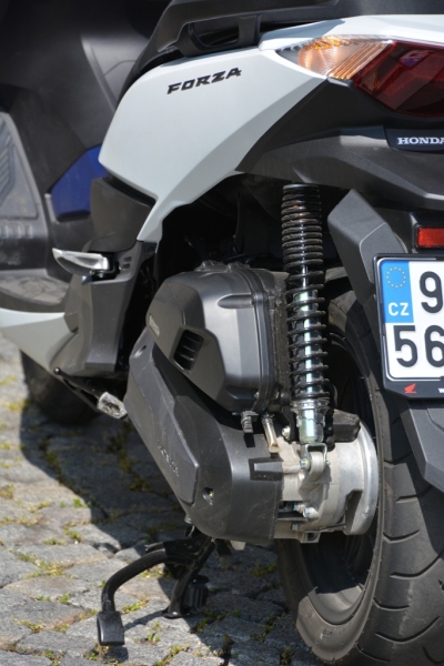 Test Honda Forza 125 ABS: pohodlný maxiskútr - 48 - 2 Honda Forza 125 test30