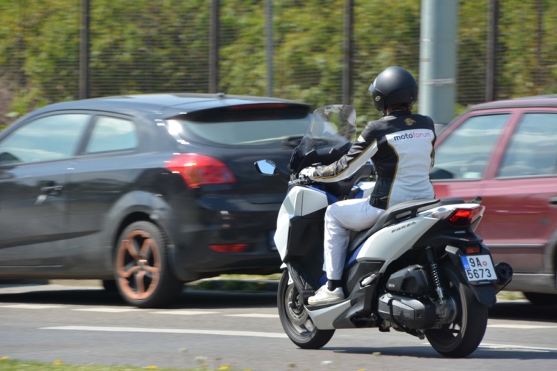 Test Honda Forza 125 ABS: pohodlný maxiskútr - 23 - 3 Honda Forza 125 test43