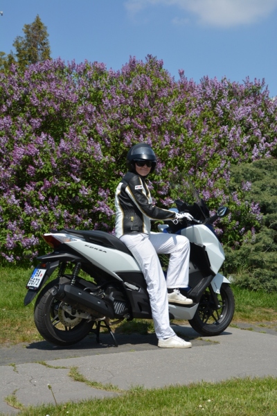 Test Honda Forza 125 ABS: pohodlný maxiskútr - 29 - 2 Honda Forza 125 test36