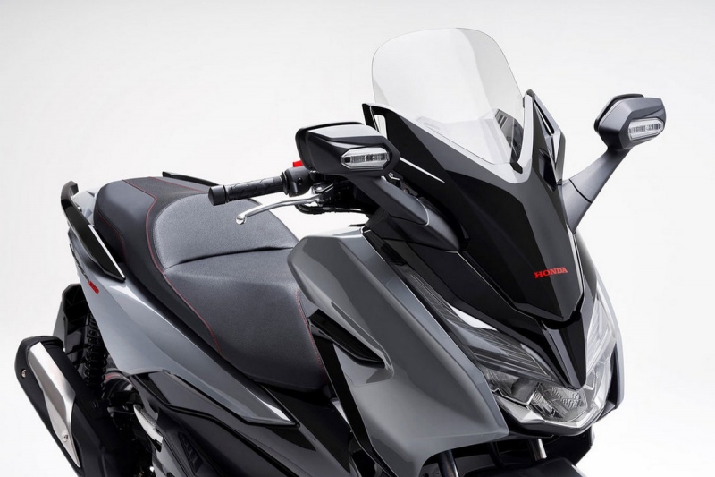 Honda Forza 300 Limited Edition 2020: s lepší výbavou - 7 - 1 Honda Forza 300 Limited Edition 2020 (13)