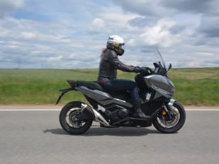 Test Honda Forza 750: sportovní maxiskútr