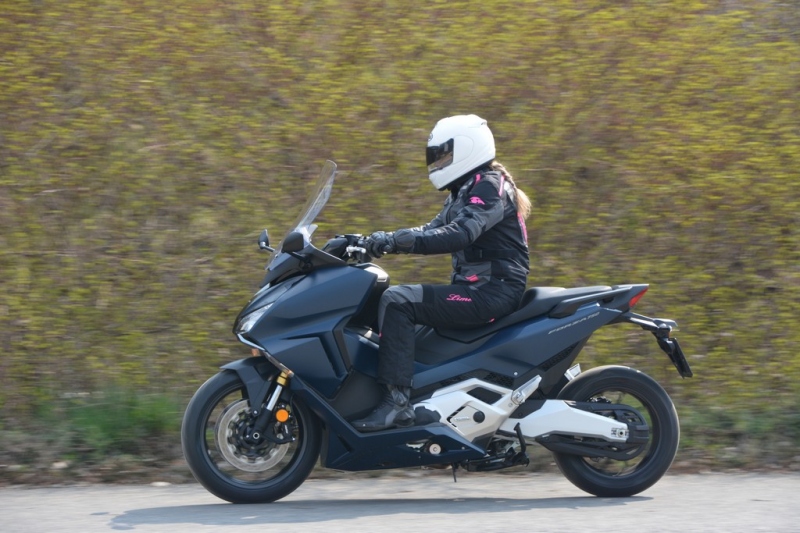 Test Honda Forza 750 DCT: maximální komfort - 18 - 1 Honda Forza 750 test  (54)