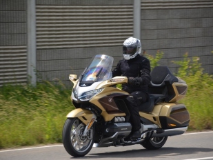 Test Honda GL1800 Gold Wing Tour: dárek k padesátinám