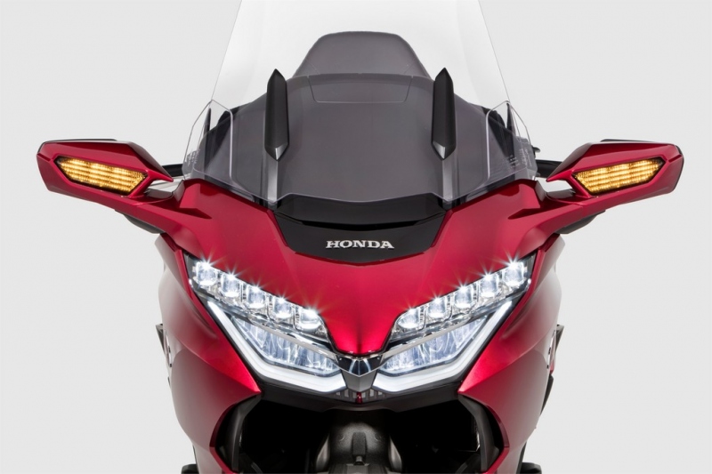 Honda GL1800 Gold Wing 2018: ostřejší a lehčí - 16 - 1 Honda GL 1800 Goldwing 2018 (13)