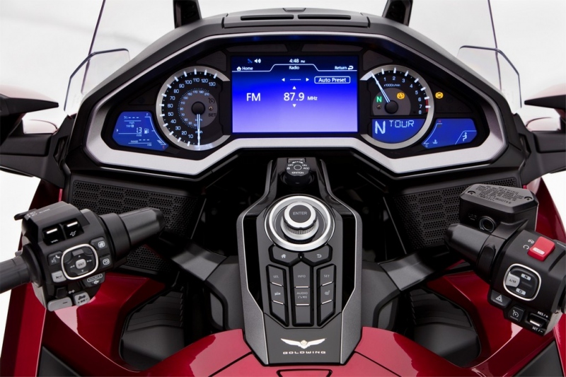 Honda GL1800 Gold Wing 2018: ostřejší a lehčí - 10 - 1 Honda GL 1800 Goldwing 2018 (27)