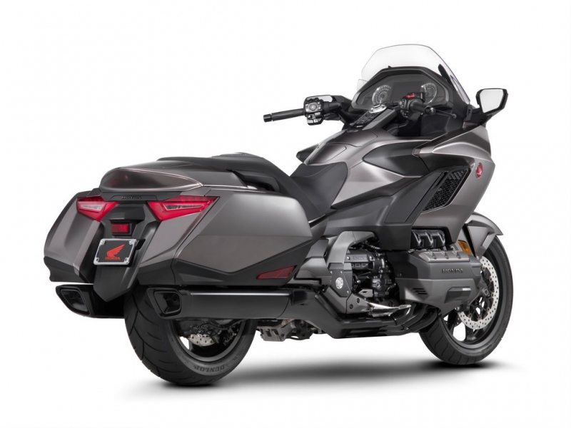 Honda GL1800 Gold Wing 2018: ostřejší a lehčí - 7 - 1 Honda GL 1800 Goldwing 2018 (33)