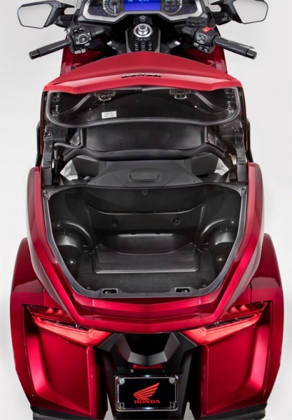 gl1800 speakers