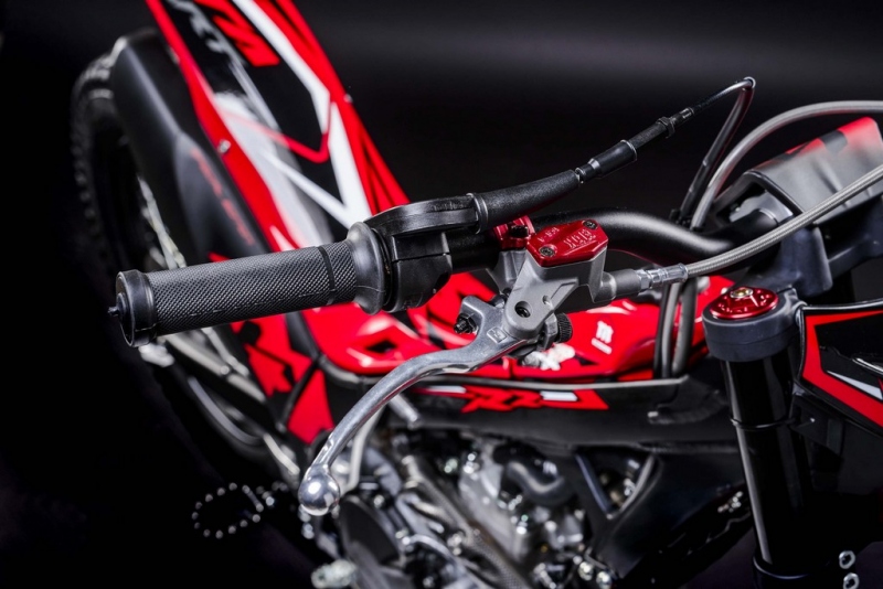 Montesa Honda Cota 300 RR 2018: připravena na závod - 9 - 1 Honda Montesa Cota 300 RR trial (12)
