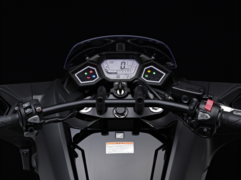 Honda NM4 Vultus: futurista - 4 - Honda NM4 Vultus Honda NM4 Vultus05