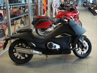 Honda NM4 Vultus je v prodeji