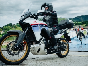 Test Honda XL750 Transalp: cestovatel tělem i duší