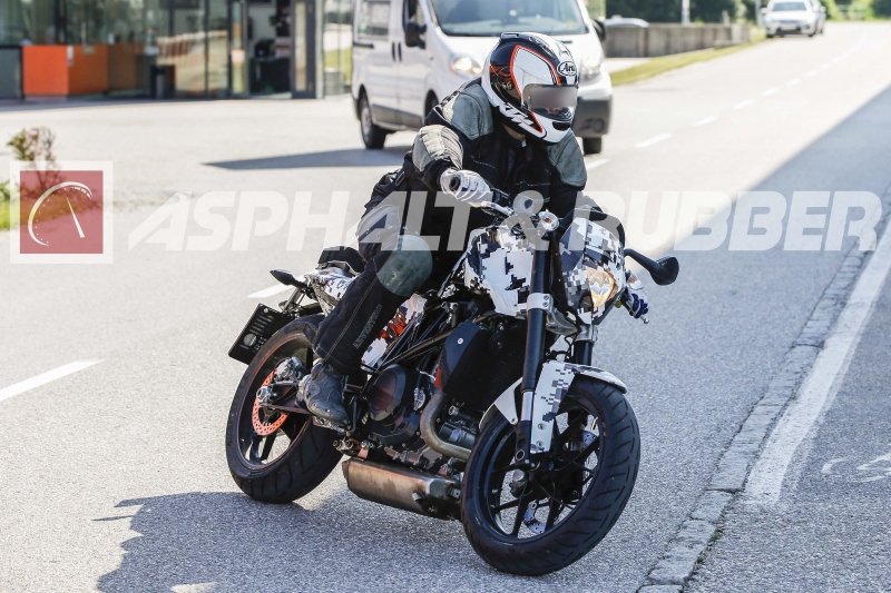 Husqvarna 701 Café racer: spatřena při testování - 2 - 1 Husqvarna701 cafe racer3