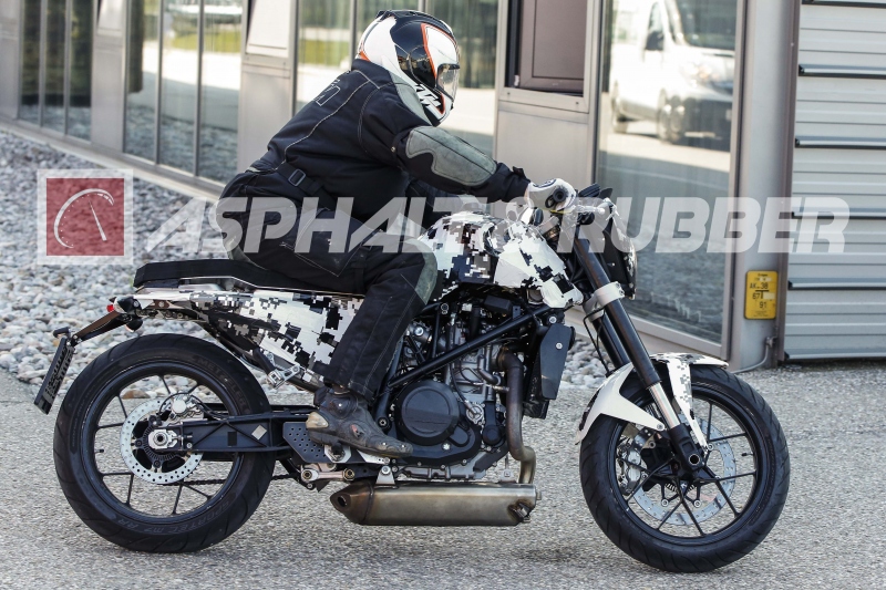 Husqvarna 701 Café racer: spatřena při testování - 2 - 1 Husqvarna701 cafe racer3