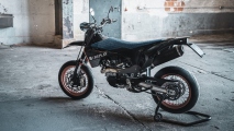 1 Husqvarna 701 Supermoto Replay Limited Edition (3)