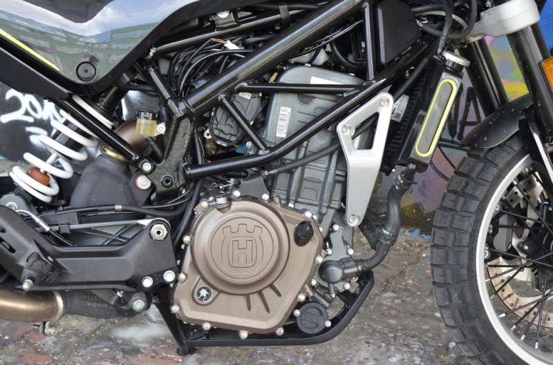 Test Husqvarna Svartpilen 401: Černý šíp vystřelen! - 10 - 1 Husqvarna Svartpilen 401 test (13)