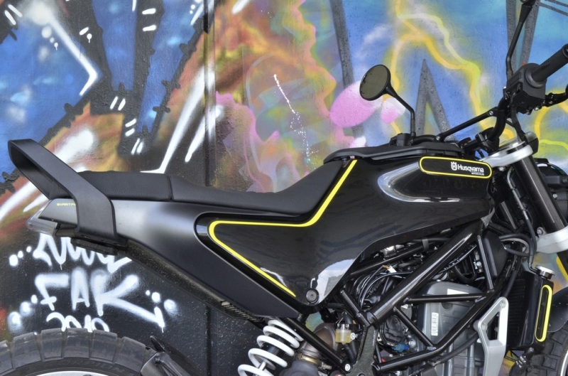 Test Husqvarna Svartpilen 401: Černý šíp vystřelen! - 5 - 1 Husqvarna Svartpilen 401 test (19)