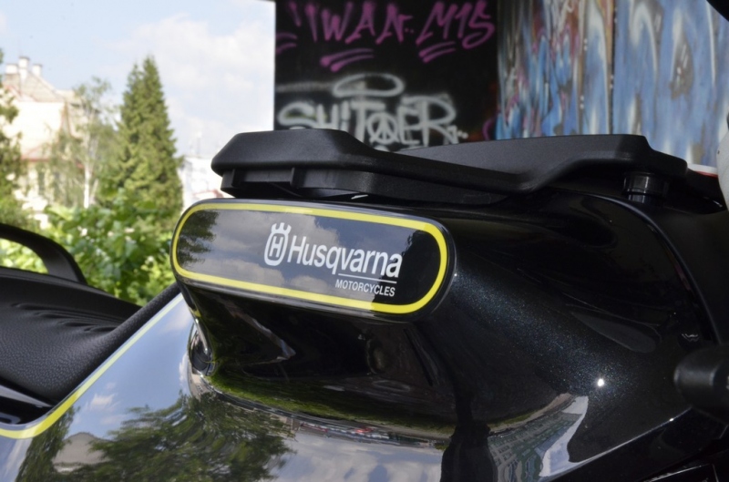 Test Husqvarna Svartpilen 401: Černý šíp vystřelen! - 36 - 1 Husqvarna Svartpilen 401 test (35)