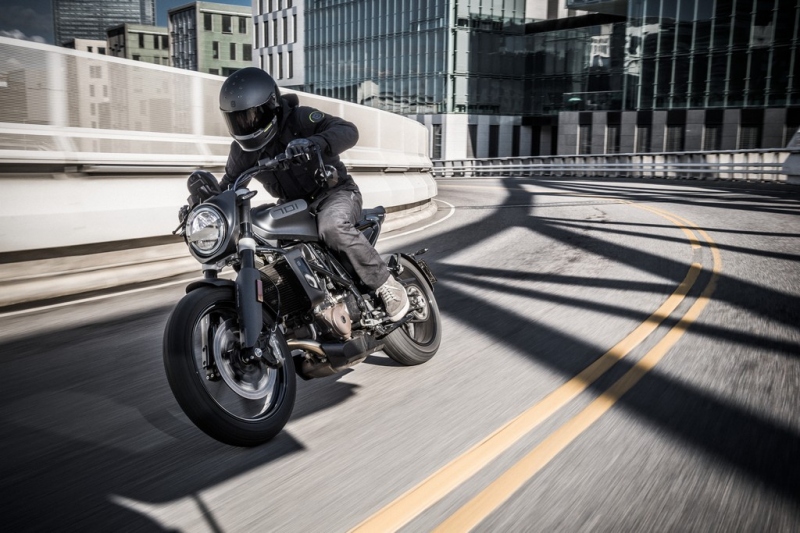 Husqvarna Svartpilen 701: rebelie v černém - 8 - 1 Husqvarna Svartpilen 701 (12)