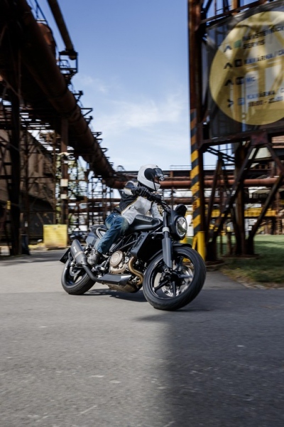 Test Husqvarna 701 Svartpilen: černý rytíř - 14 - 1 Husqvarna Svartpilen 701 test (15)