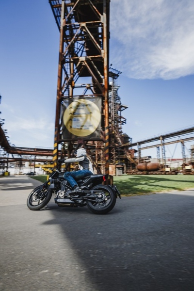 Test Husqvarna 701 Svartpilen: černý rytíř - 15 - 1 Husqvarna Svartpilen 701 test (12)