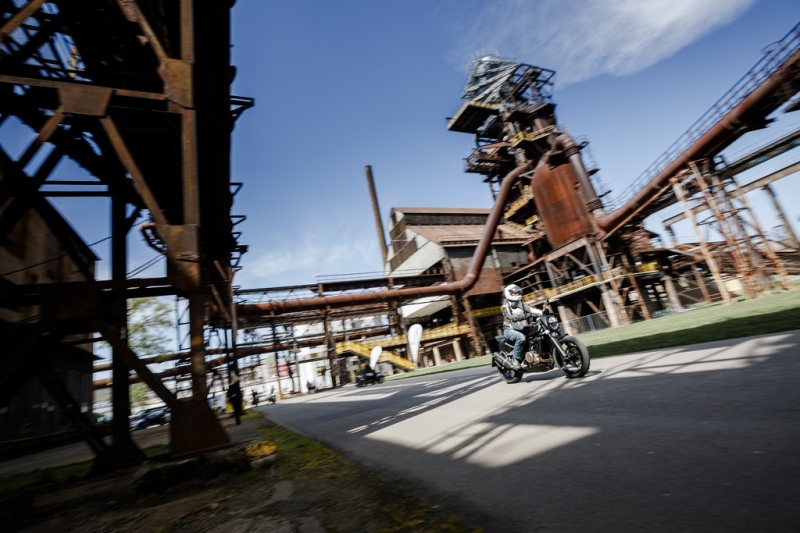 Test Husqvarna 701 Svartpilen: černý rytíř - 18 - 1 Husqvarna Svartpilen 701 test (18)