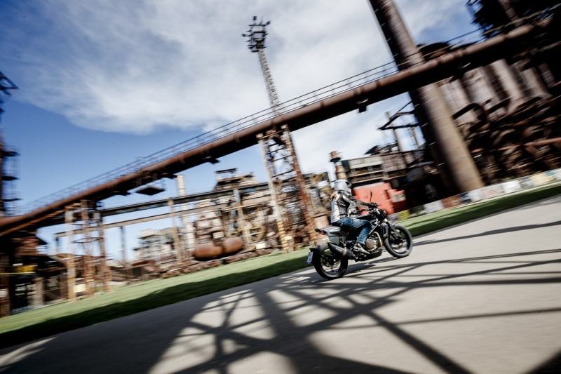 Test Husqvarna 701 Svartpilen: černý rytíř - 19 - 1 Husqvarna Svartpilen 701 test (19)