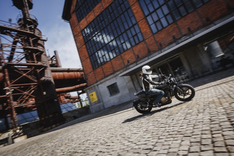 Test Husqvarna 701 Svartpilen: černý rytíř - 20 - 1 Husqvarna Svartpilen 701 test (16)