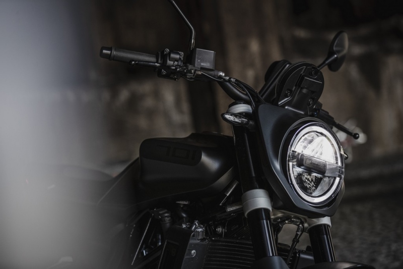 Test Husqvarna 701 Svartpilen: černý rytíř - 27 - 1 Husqvarna Svartpilen 701 test (28)